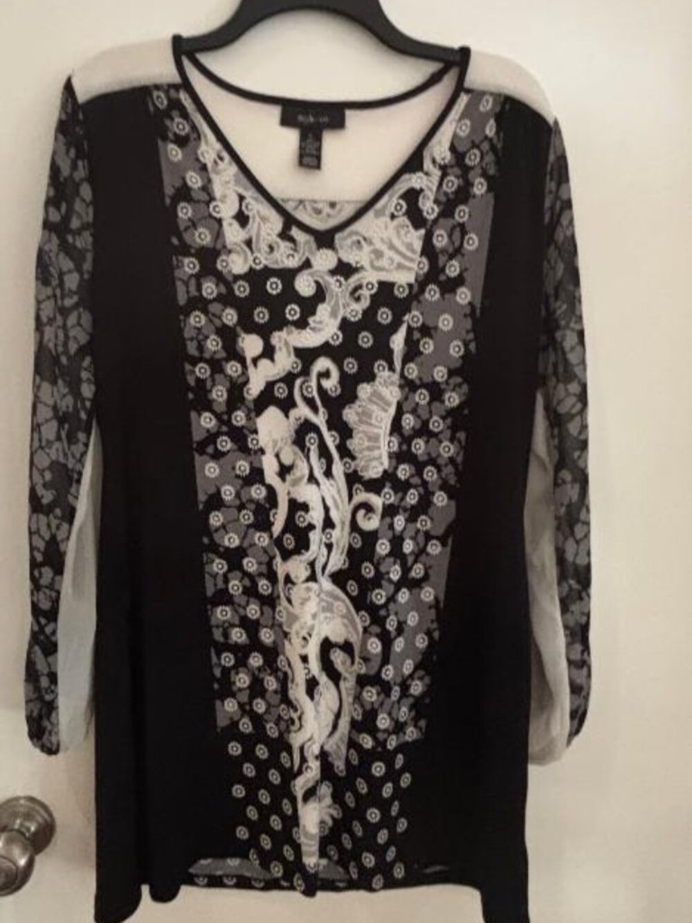 Style & Co Women's Floral Tunic L Black White & Gray Long Sleeve